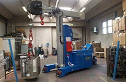 Grúas para prensas con fuerza de cierre hasta 12.000 kg