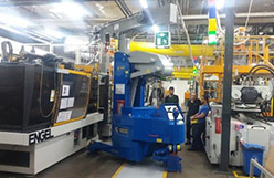 Máquina elevadora de moldes con capacidad hasta 5.000 kg.