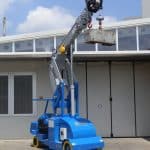 Mini crane For lifting loads up to 6.500 kg.