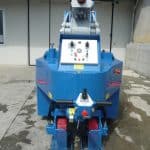 For handling molds in the tire production sector